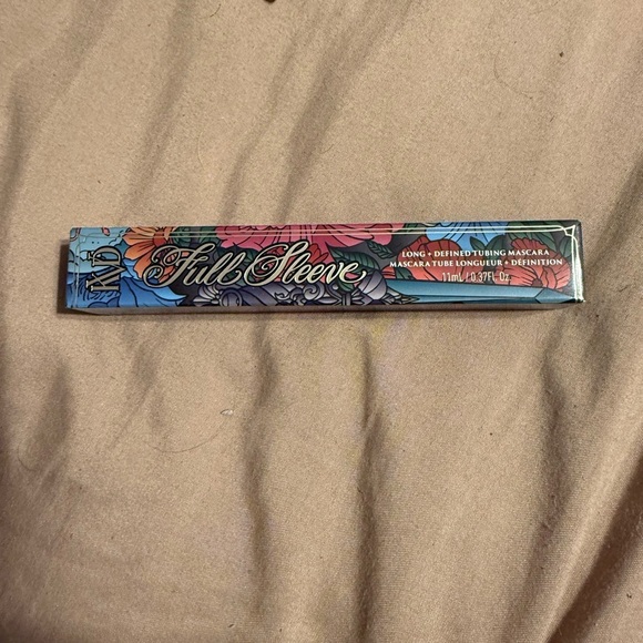 Cat Von D full sleeve mascara - Picture 6 of 6